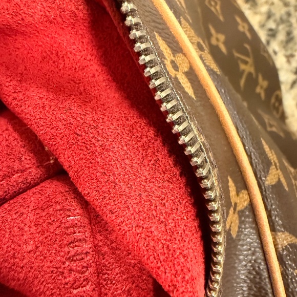 LOUIS VUITTON CROISSANT BAG - Picture 6 of 7